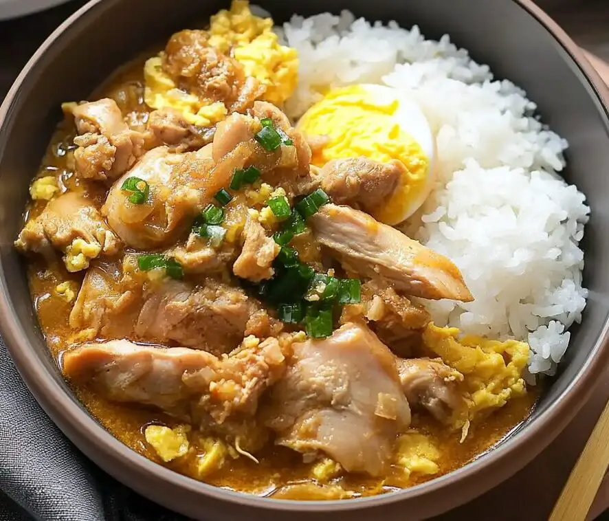Microwave Oyakodon (Japanese Chicken and Egg Rice Bowl)
